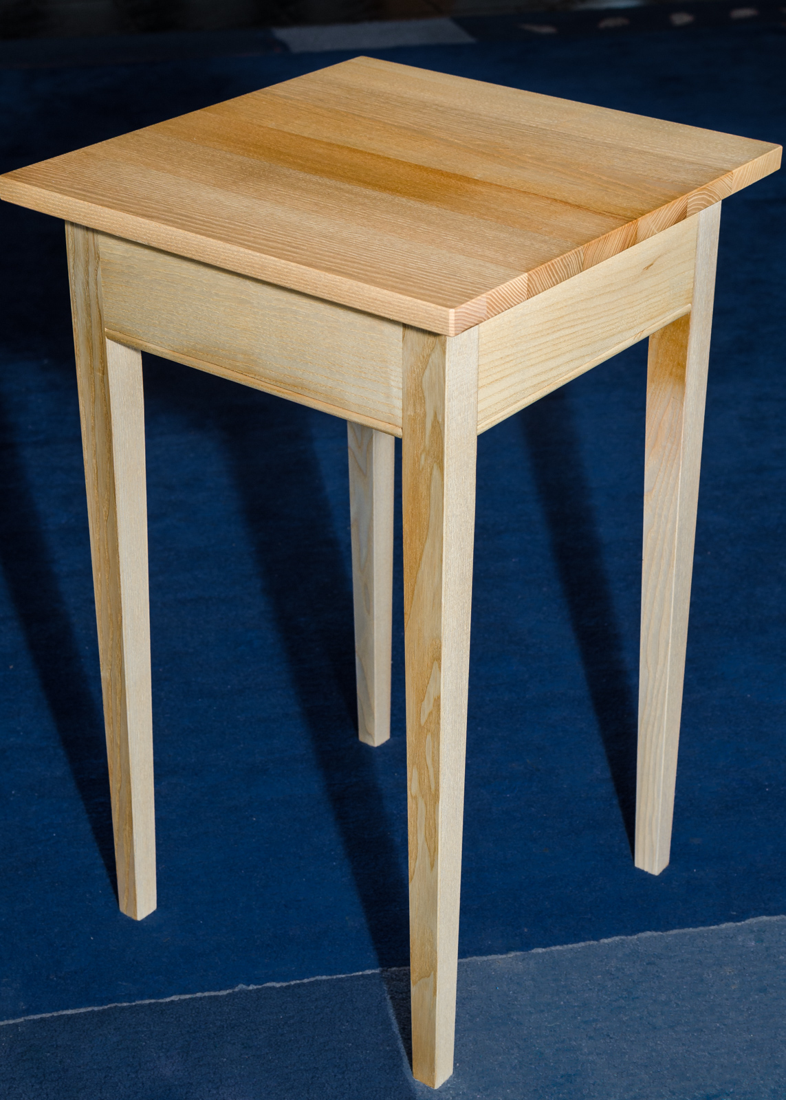 Tisch aus Esche